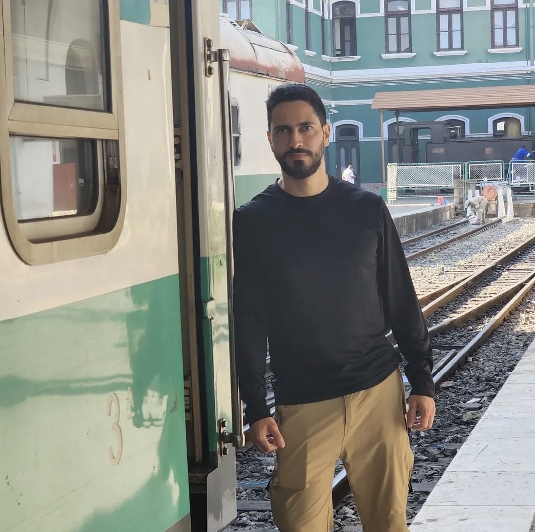 Expresso Futuro — Africa, train station in Mozambique