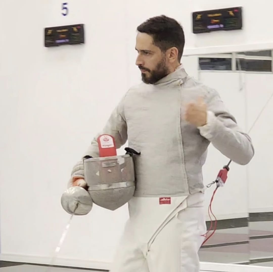 Ronaldo Lemos in a fencing competition