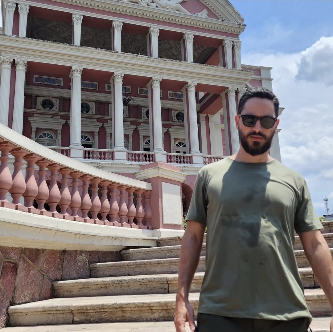 Expresso Futuro — Amazon, boat on the Amazon River